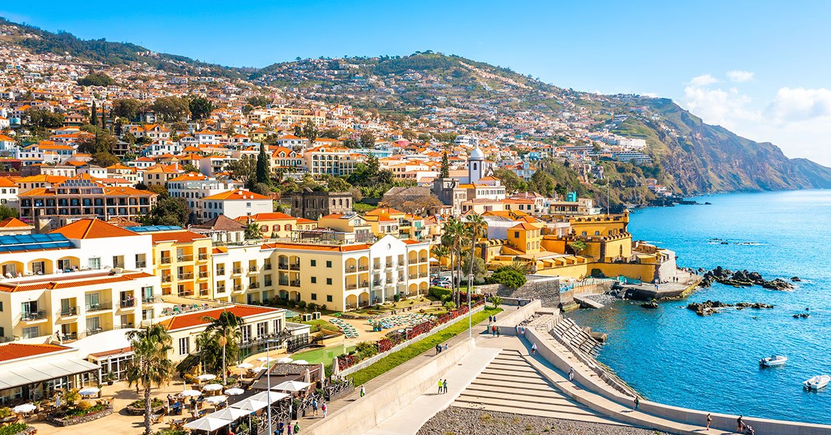 Digital Nomad Destinations for U.S. Expats 2025: 10 Killer Work-From-Anywhere Spots